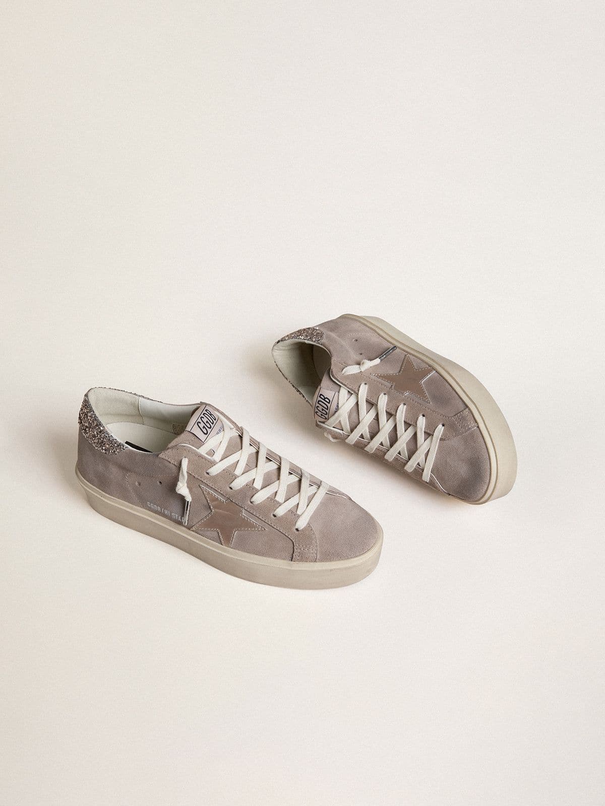 Golden Goose Hi Star Donna in Suede Beige con Stella in Pelle Laminata e Talloncino in Glitter