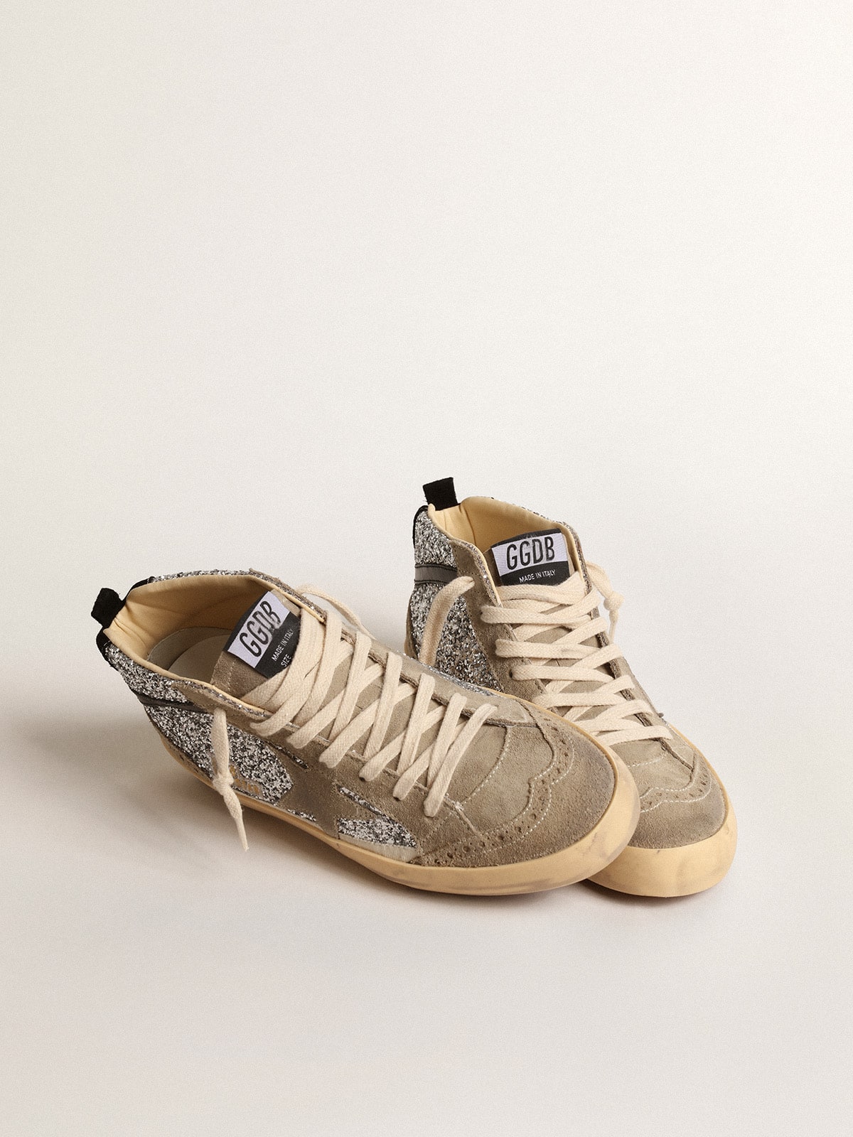 Golden Goose Mid Star in Glitter Argento con Stella in Suede e Virgola Nera