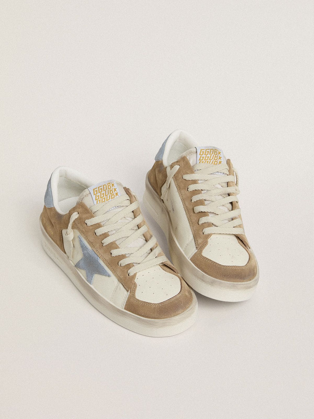 Golden Goose Stardan Ltd in Pelle Bianca e Suede Color Tabacco con Stella e Talloncino in Suede Azzurro