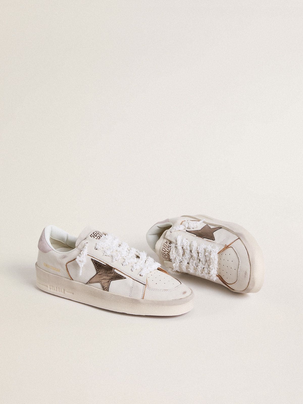 Golden Goose Stardan in Nappa con Stella in Pelle Laminata Argento e Talloncino in Suede Rosa