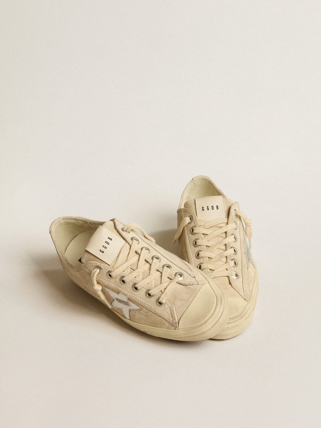 Golden Goose V Star Donna in Suede Color Perla con Stella in Pelle Laminata Argento