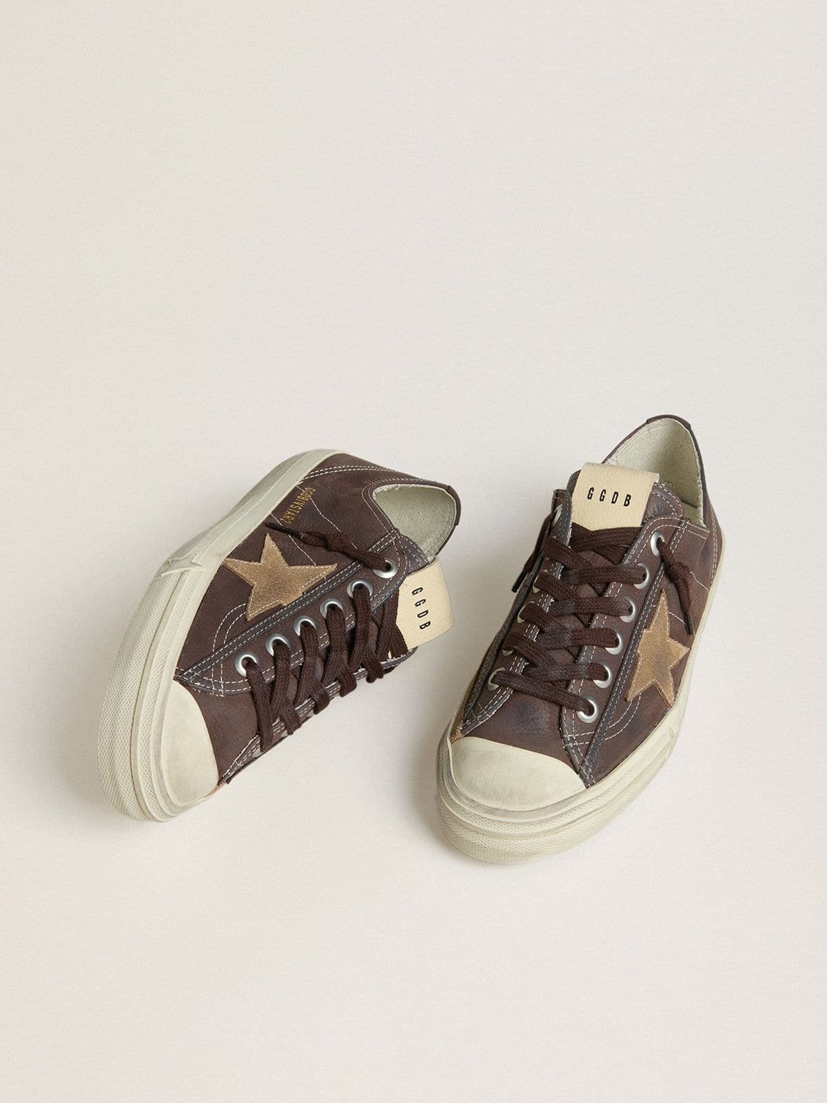 Golden Goose V Star Donna in Nabuk Marrone con Stella in Suede Color Tabacco