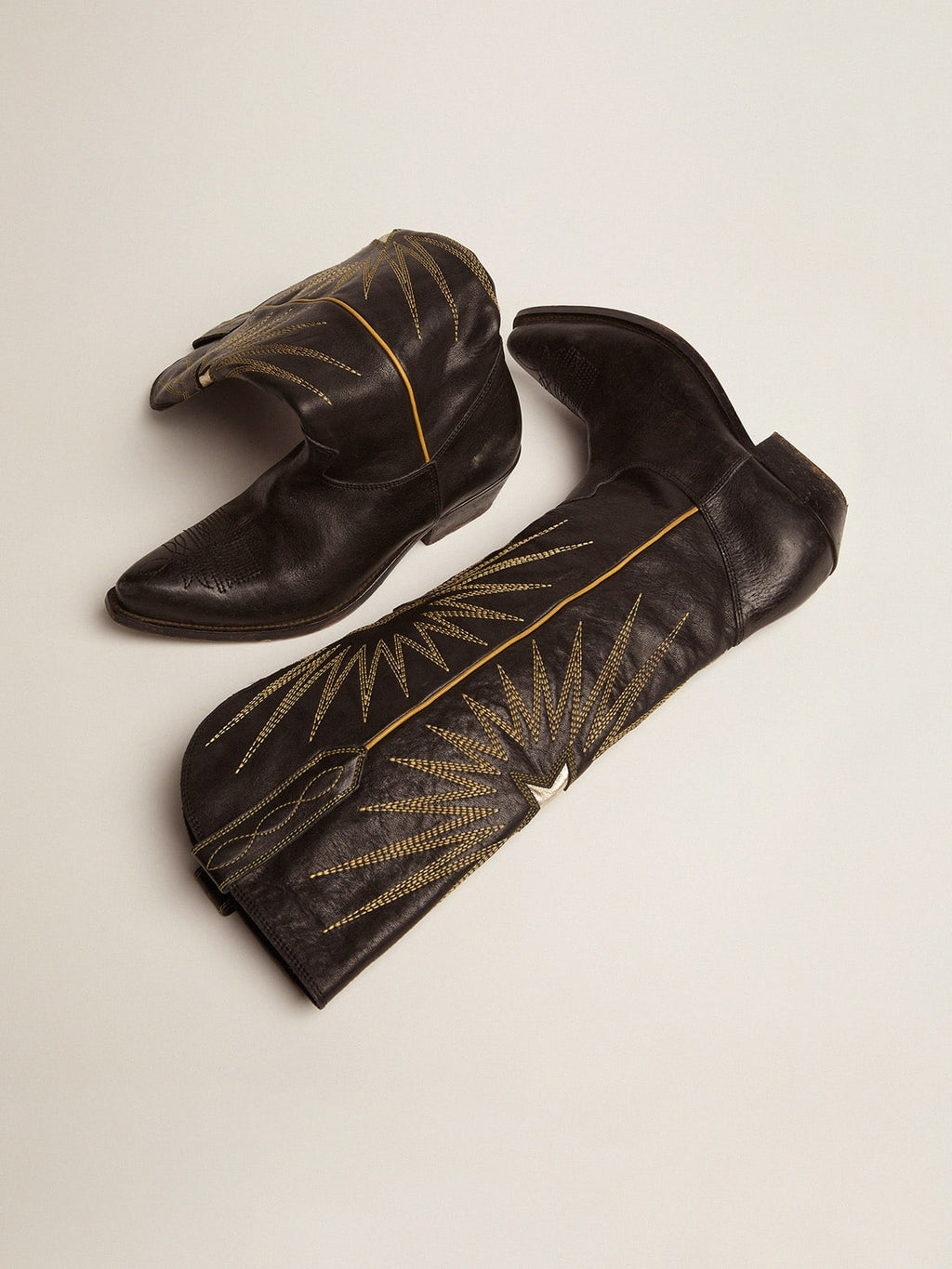 Golden Goose Stivali Wish Star in Pelle Nera con Stella a Intarsio in Pelle Laminata Color Platino