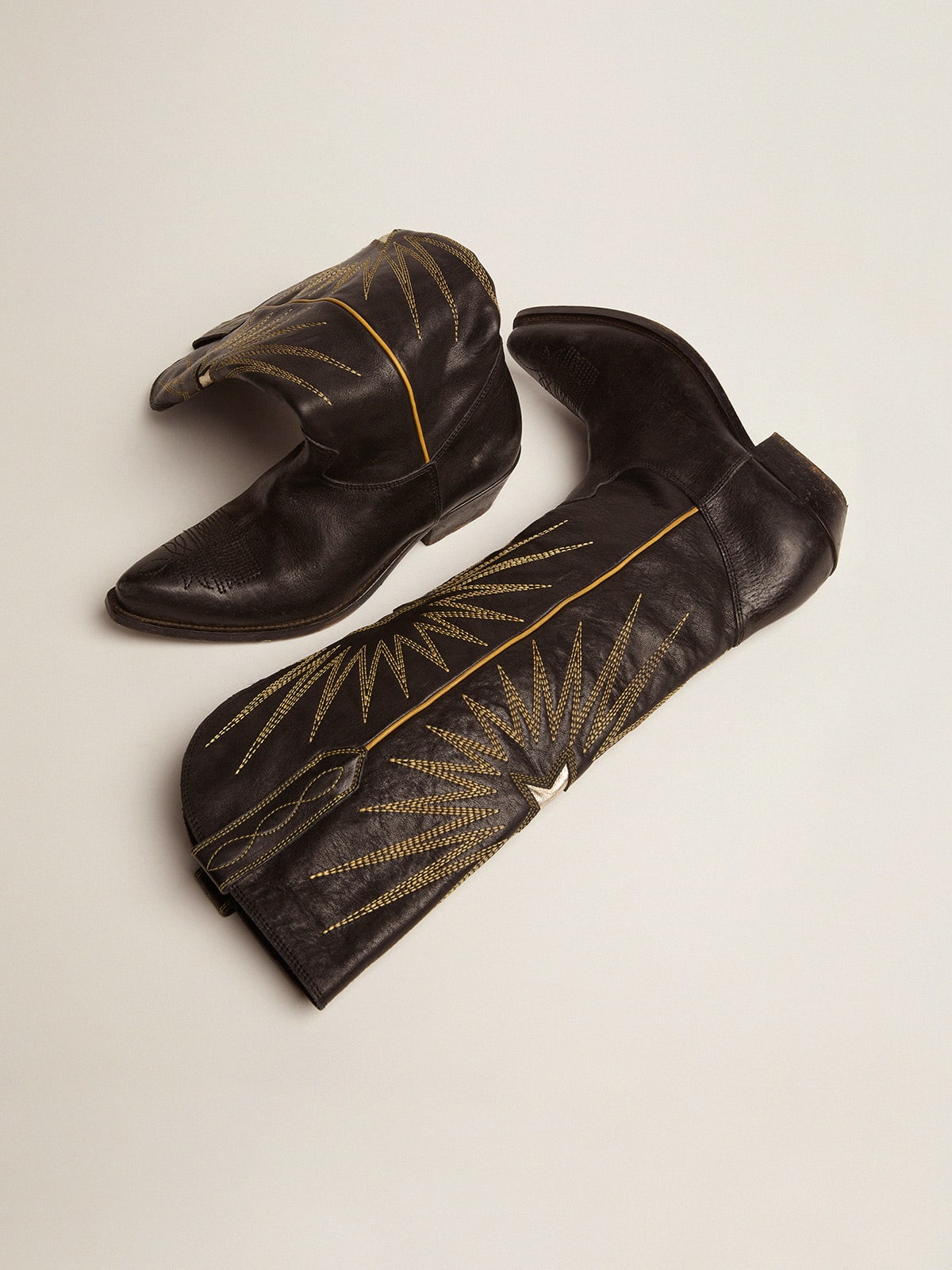 Golden Goose Stivali Wish Star in Pelle Nera con Stella a Intarsio in Pelle Laminata Color Platino