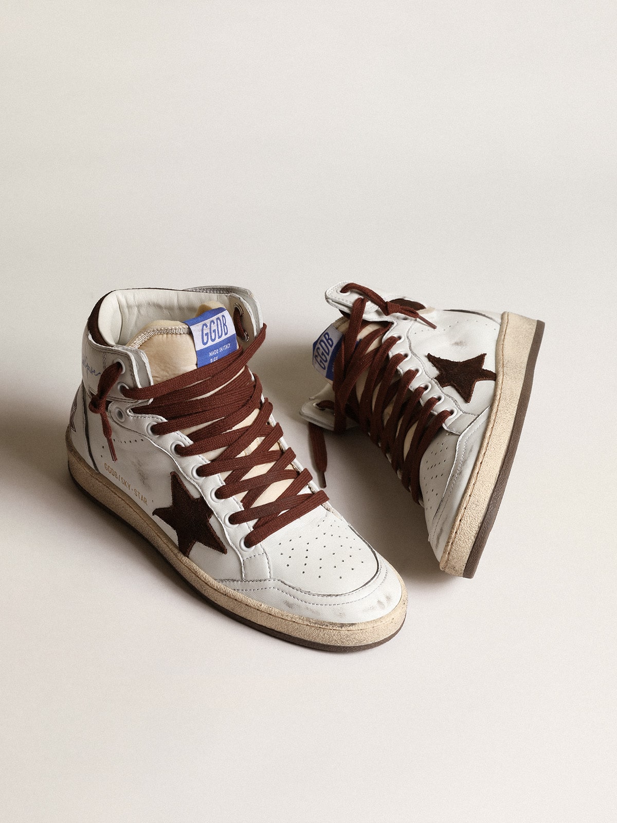 Golden Goose Sky Star Donna in Nappa Bianca con Stella in Suede Cioccolato
