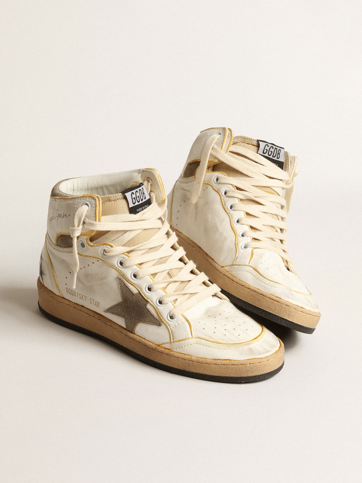 Golden Goose Sky Star Donna in Nappa Bianca con Stella in Suede Color Tortora