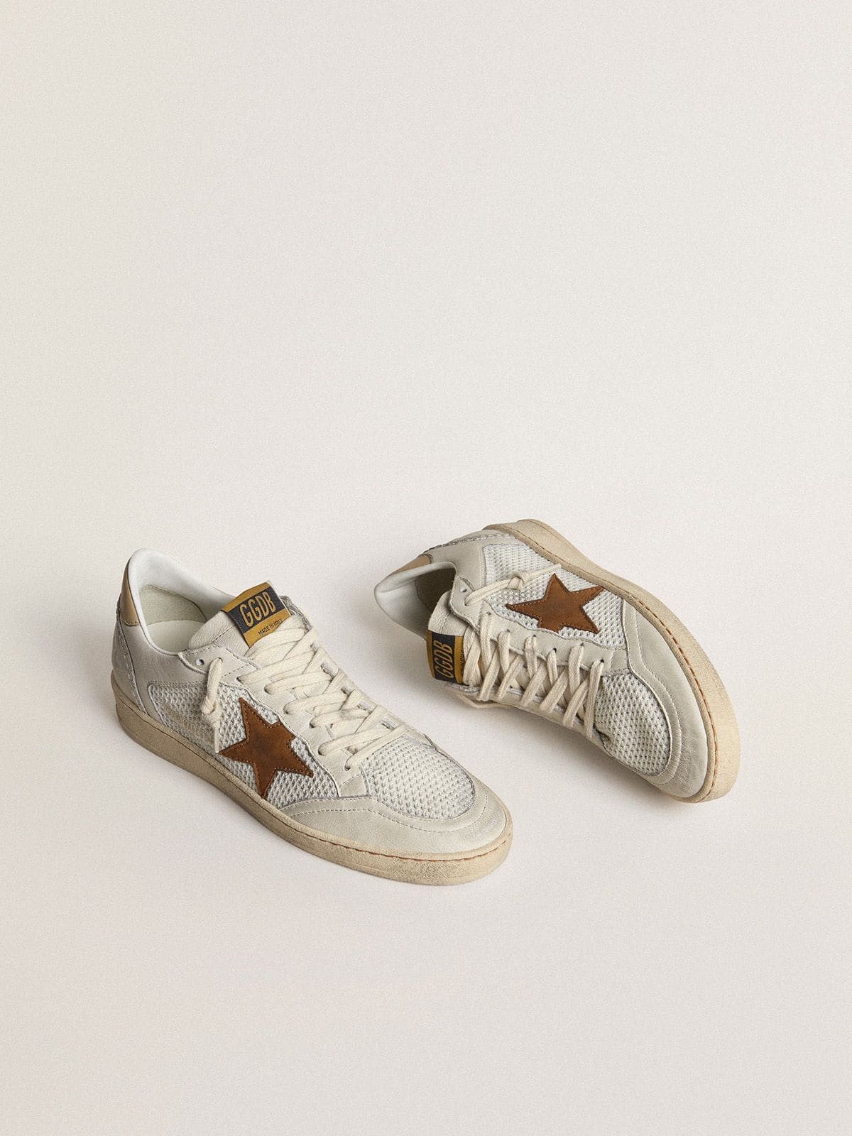 Golden Goose Ball Star Donna in Nappa e Rete Bianca con Stella in Nabuk Color Tabacco e Talloncino Beige