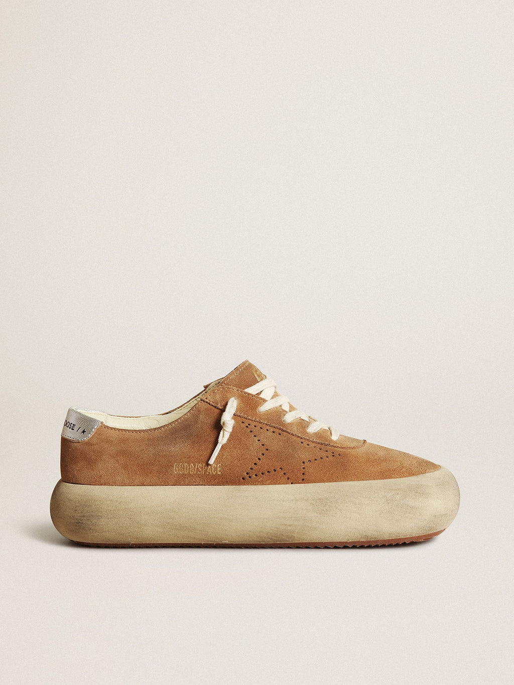 Golden Goose Space Star Donna in Suede Tabacco con Stella Traforata