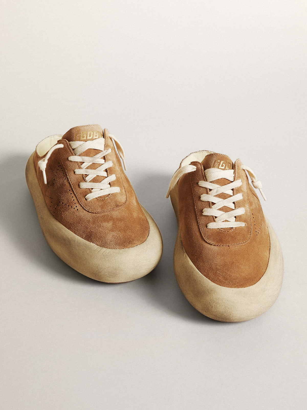 Golden Goose Space Star Sabot Donna in Suede Tabacco con Stella Traforata