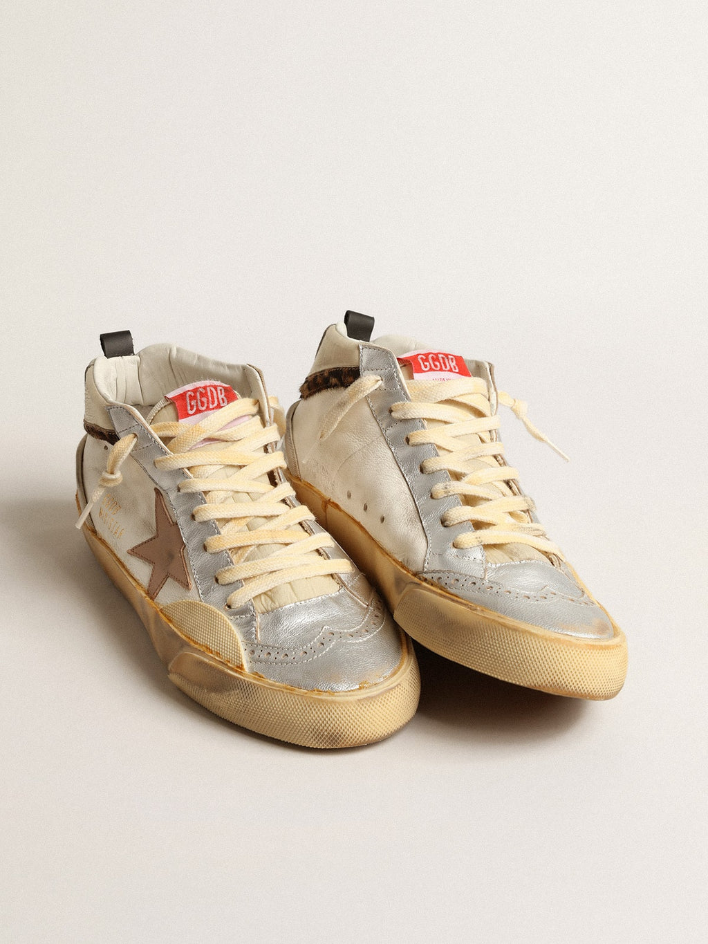 Golden Goose Mid Star con Inserti in Pelle Laminata Argento e Stella Rosa