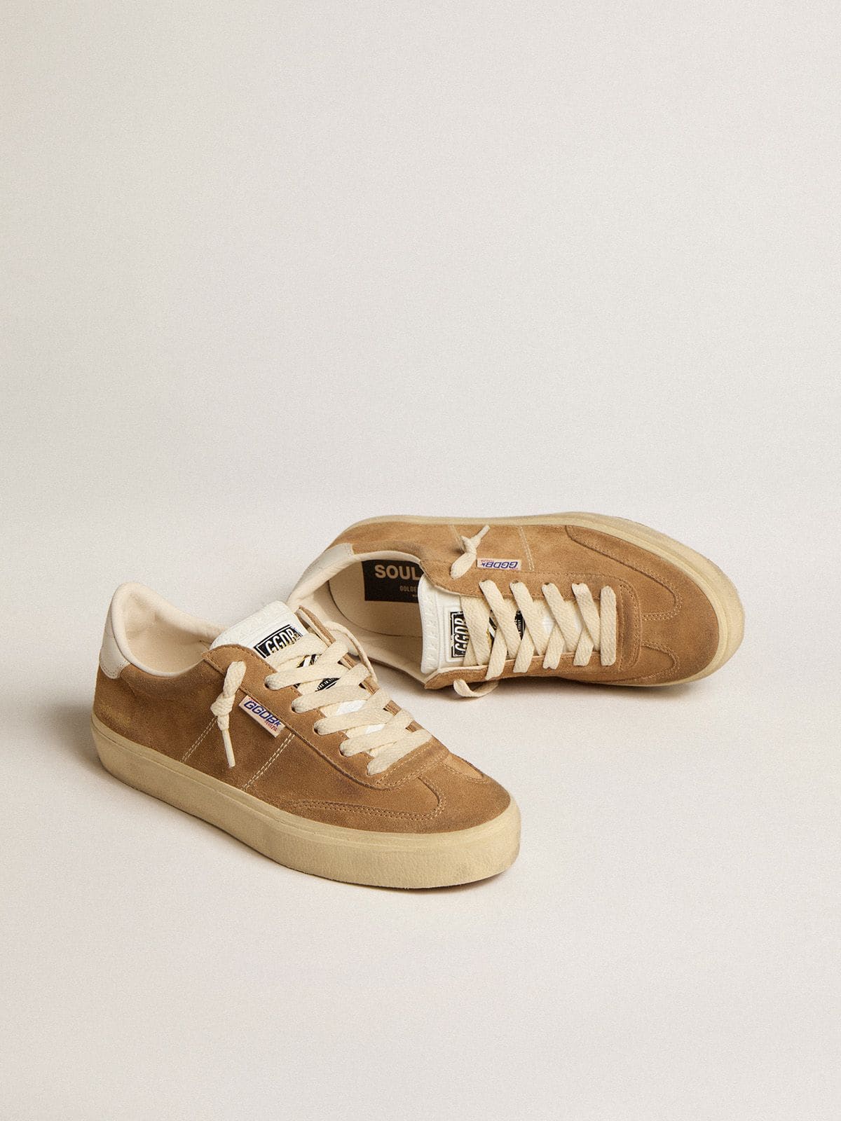 Golden Goose Soul Star Donna in Suede Color Cammello con Talloncino e Linguetta in Pelle Bianca