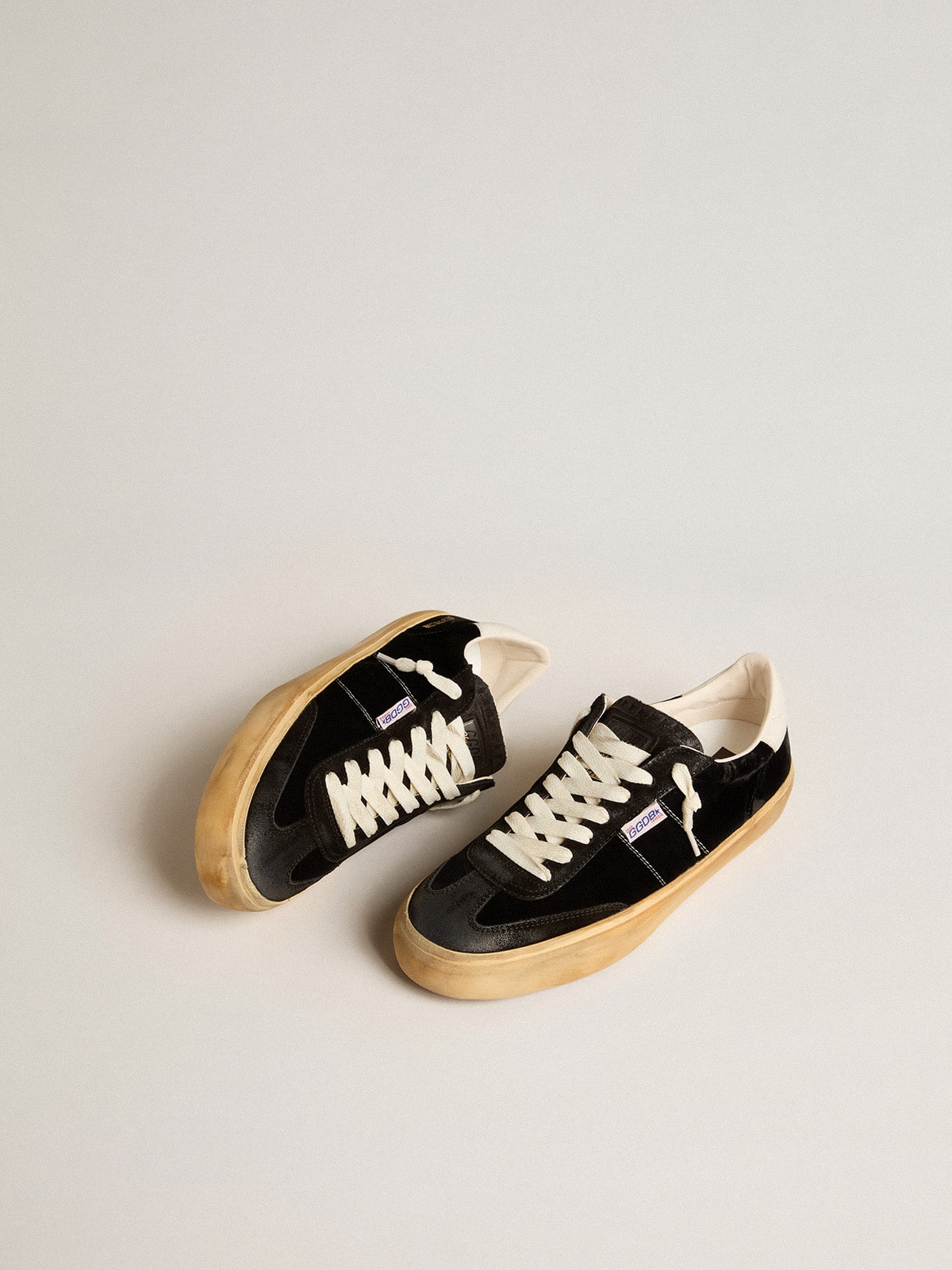 Golden Goose Soul Star in Velluto Nero con Talloncino in Pelle Bianca