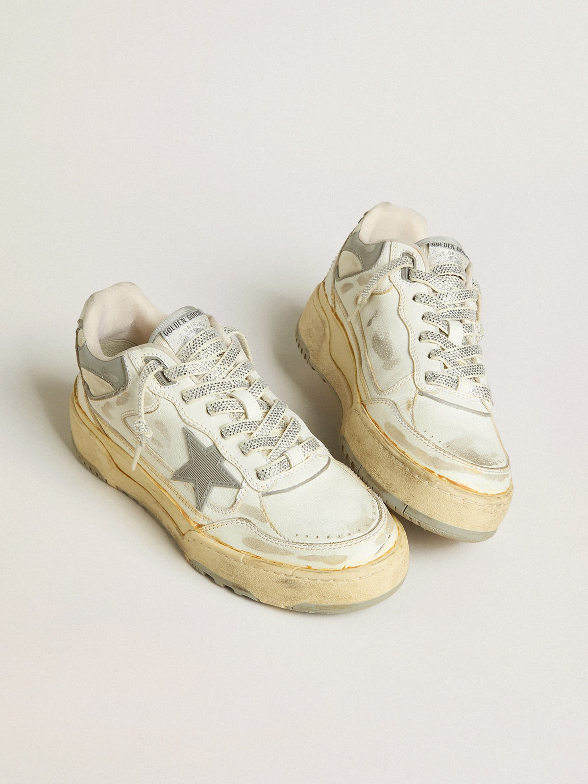 Golden Goose Forty2 Donna in Pelle Bianca e Lacci con Cristalli Swarovski e Stella Grigia