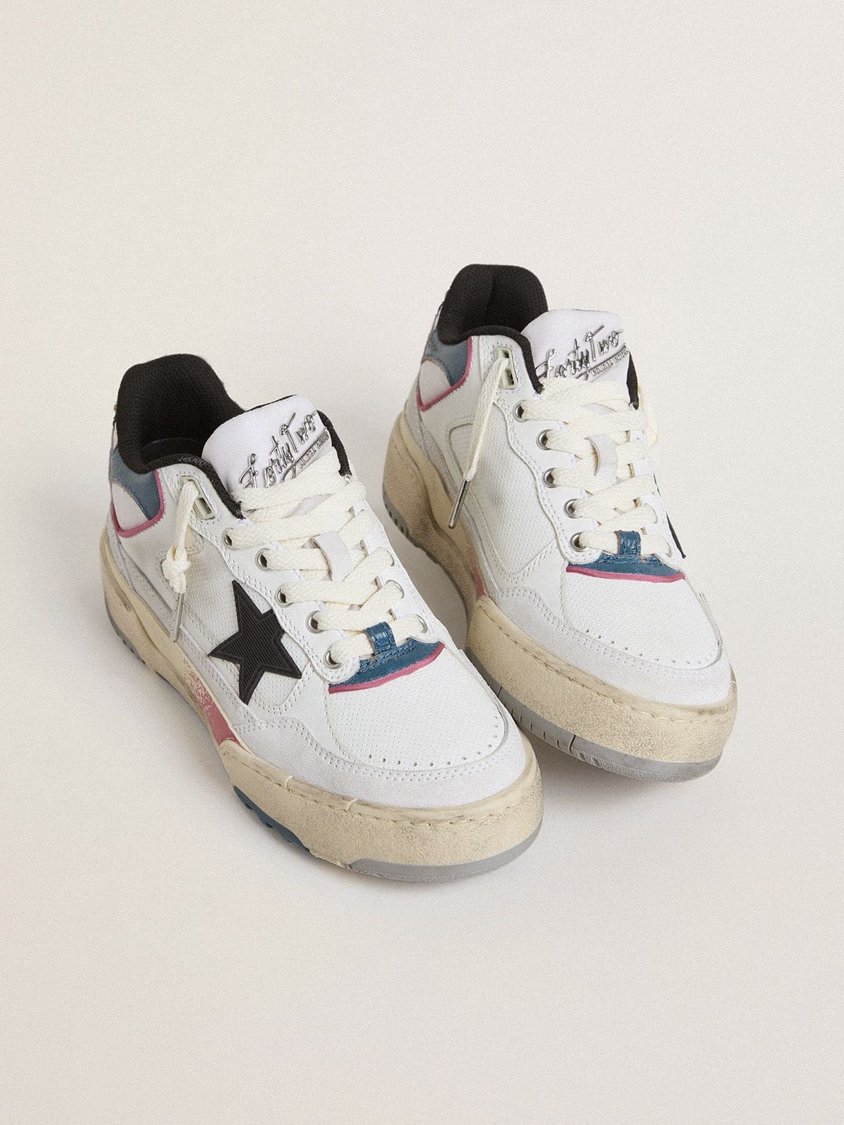 Golden Goose Forty2 Donna con Stella Nera e Talloncino in Pelle Laminata Argento