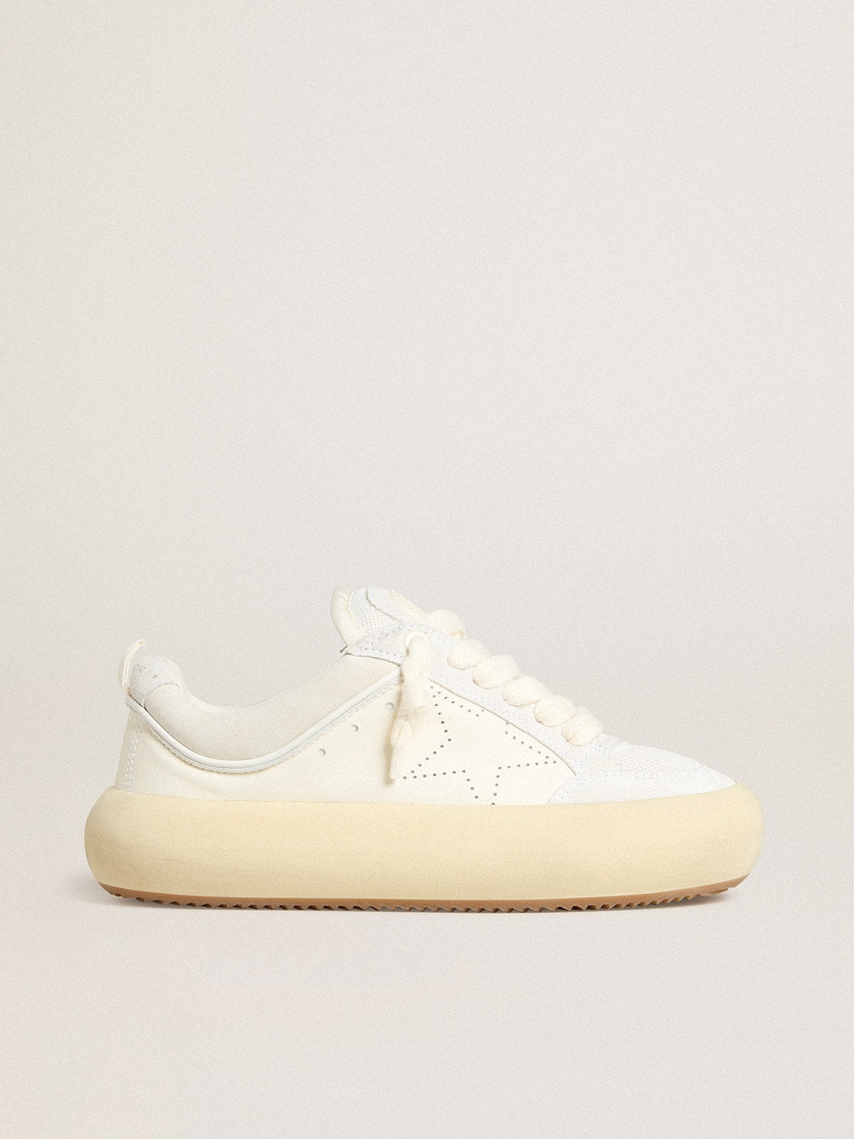 Golden Goose Space Star Cube Donna in Pelle Bianca con Stella Traforata