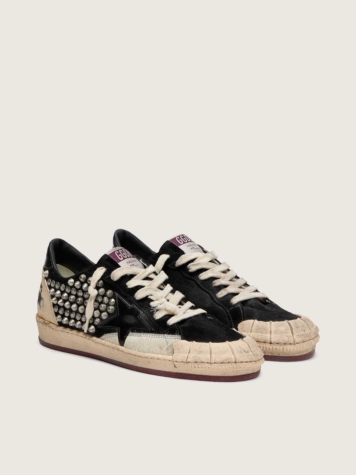 Golden Goose Ball Star Donna Lab in Suede Nero con Borchie e Stella in Pelle Lucida Nera