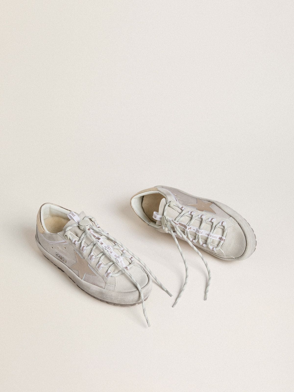 Golden Goose Super-Star Ski Donna in Nylon Grigio Chiaro con Stella e Talloncino in Pelle Laminata
