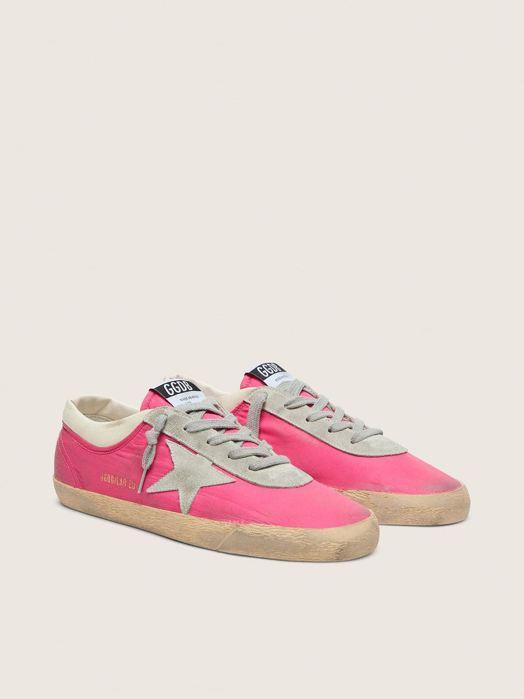 Golden Goose Super-Star Donna in Nylon Rosa Fluo con Stella in Suede Grigio Chiaro
