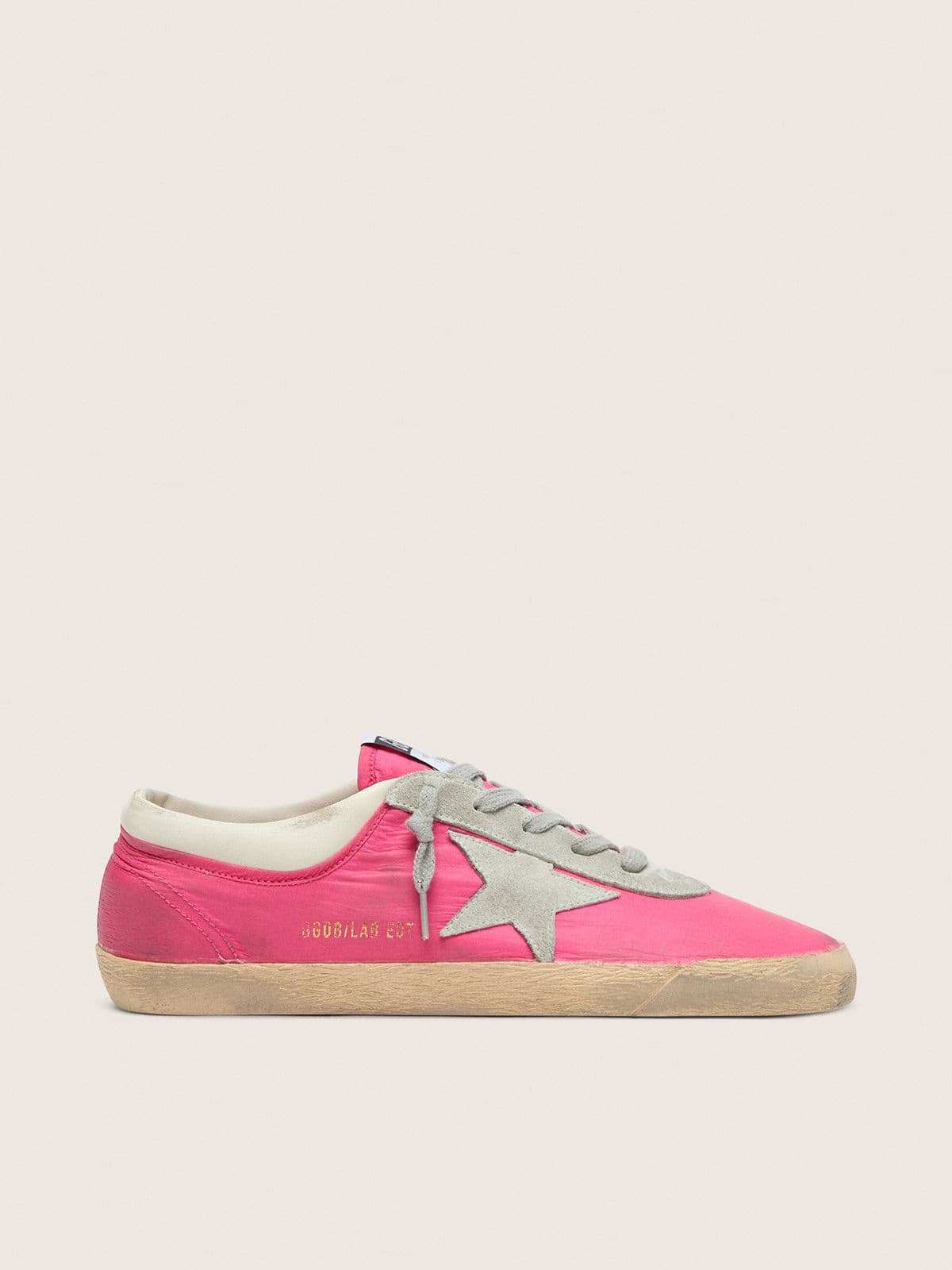 Golden Goose Super-Star Donna in Nylon Rosa Fluo con Stella in Suede Grigio Chiaro