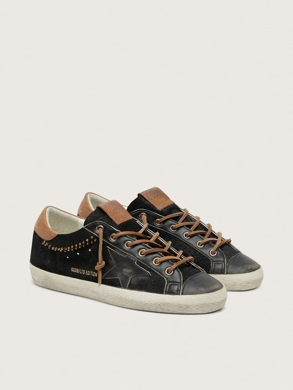 Golden Goose Super-Star Ltd Donna in Pelle con Glitter Neri e Stella in Pelle di Colore Nero