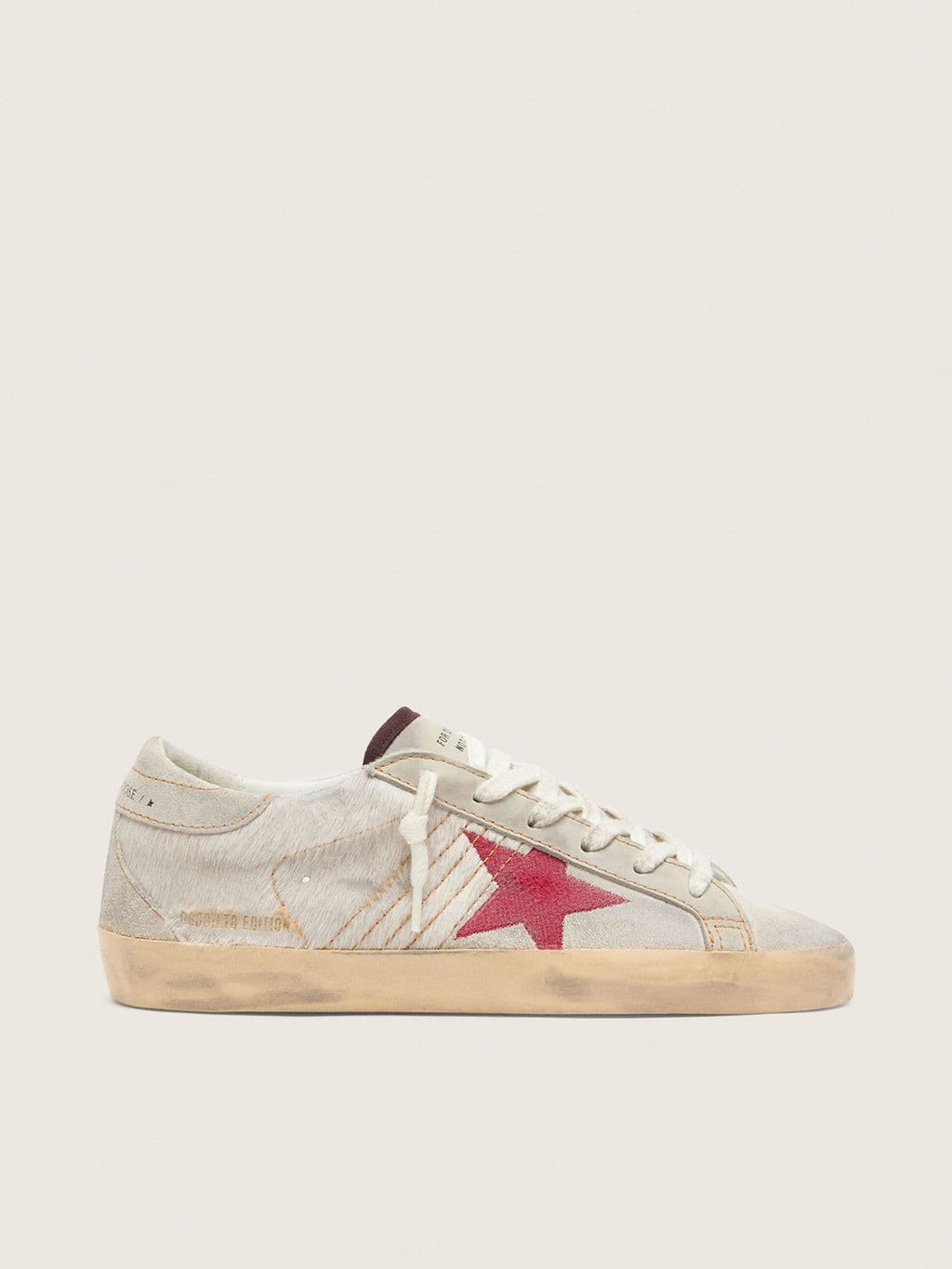 Golden Goose Super-Star Ltd Donna in Cavallino Bianco con Stella in Suede Rosso