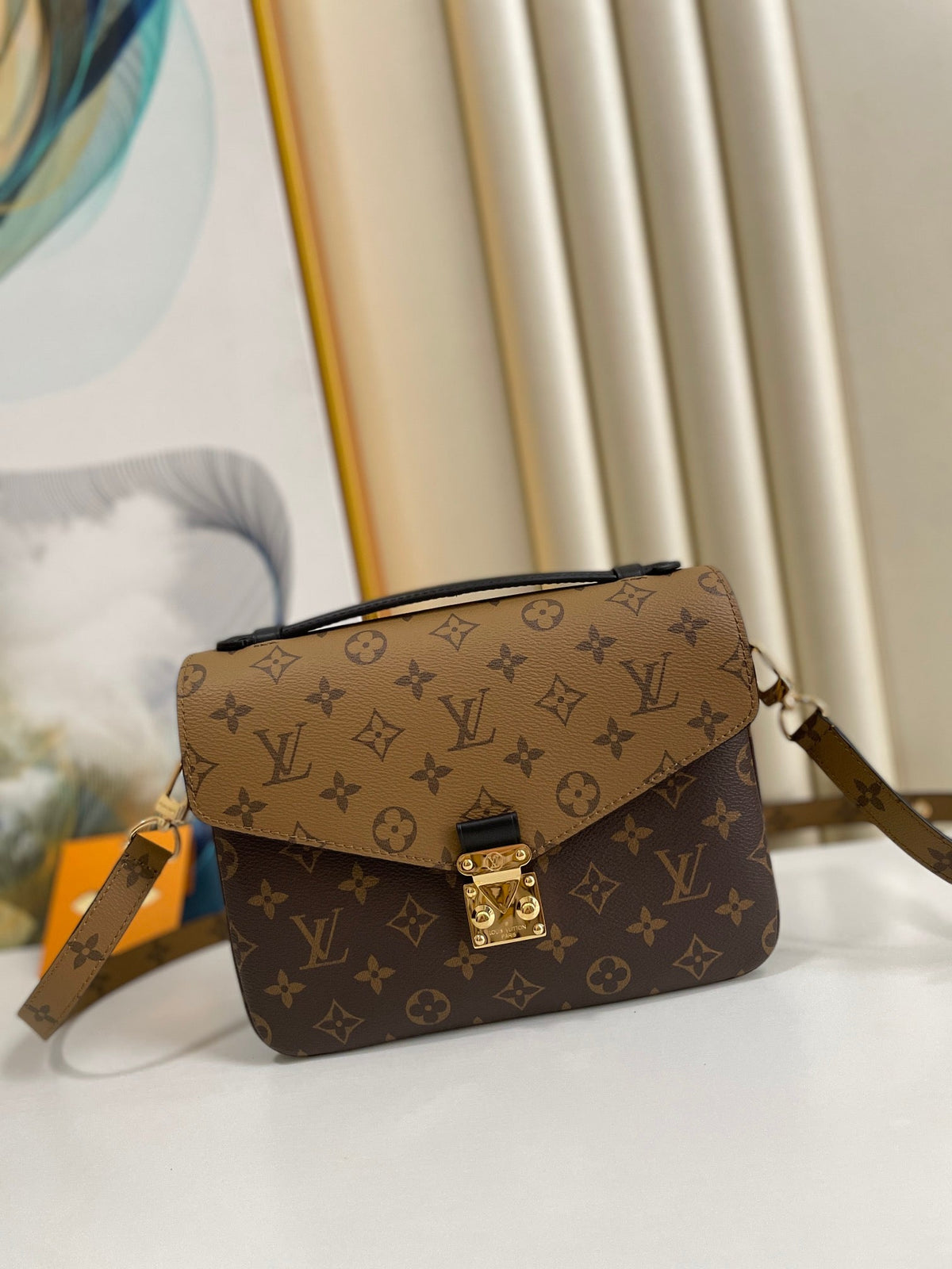 LV POCHETTE MÉTIS – Accessorio premium elegante
