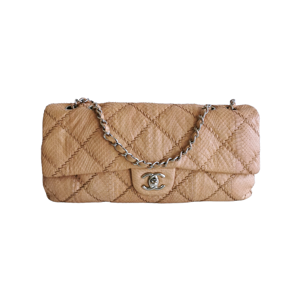 Chanel  Ultra Stitch Flap Bag Beige Python – Accessorio premium elegante