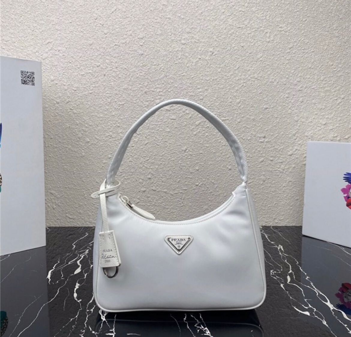 PRADA MINI BORSA IN RE-NYLON – Accessorio premium elegante