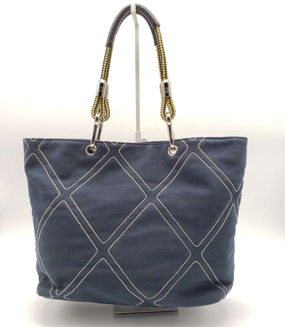 Chanel  Navy Blue Canvas Tote Bag – Accessorio premium elegante
