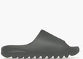 Yeezy Slide Dark Onyx – Accessorio premium elegante