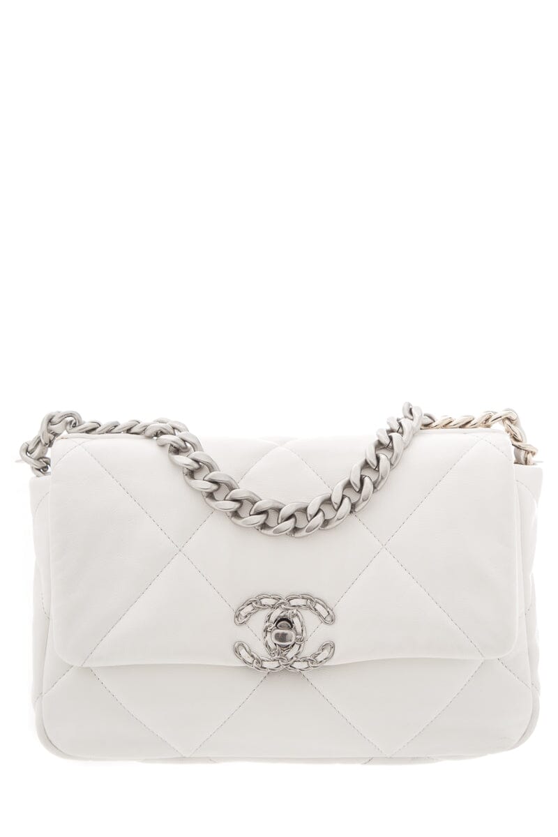 Chanel 19 White Puff Quilted Lambskin Handbag – Accessorio premium elegante