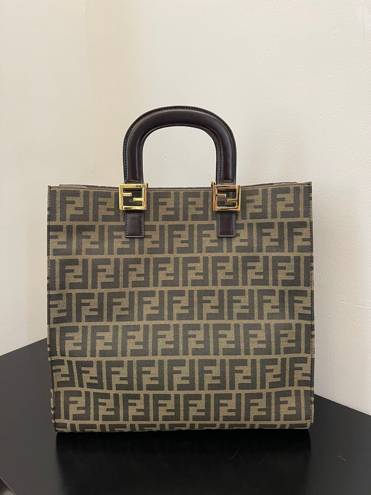 FENDI TOTE SUNSHINE MEDIUM – Accessorio premium elegante
