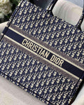 Medium Dior Book Tote – Accessorio premium elegante