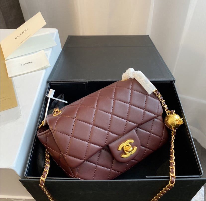 Burgundy Chanel woman handbag – Accessorio premium elegante