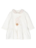 Abito con logo ricamato per bambina Il Gufo bianco con applicazione di coniglio – Accessorio premium elegante