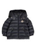 Piumino per neonato Moncler Enfant blu con cappuccio – Accessorio premium elegante