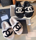Chaussons Chanel Fourrure – Accessorio premium elegante