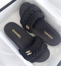 Claquettes Chanel – Accessorio premium elegante