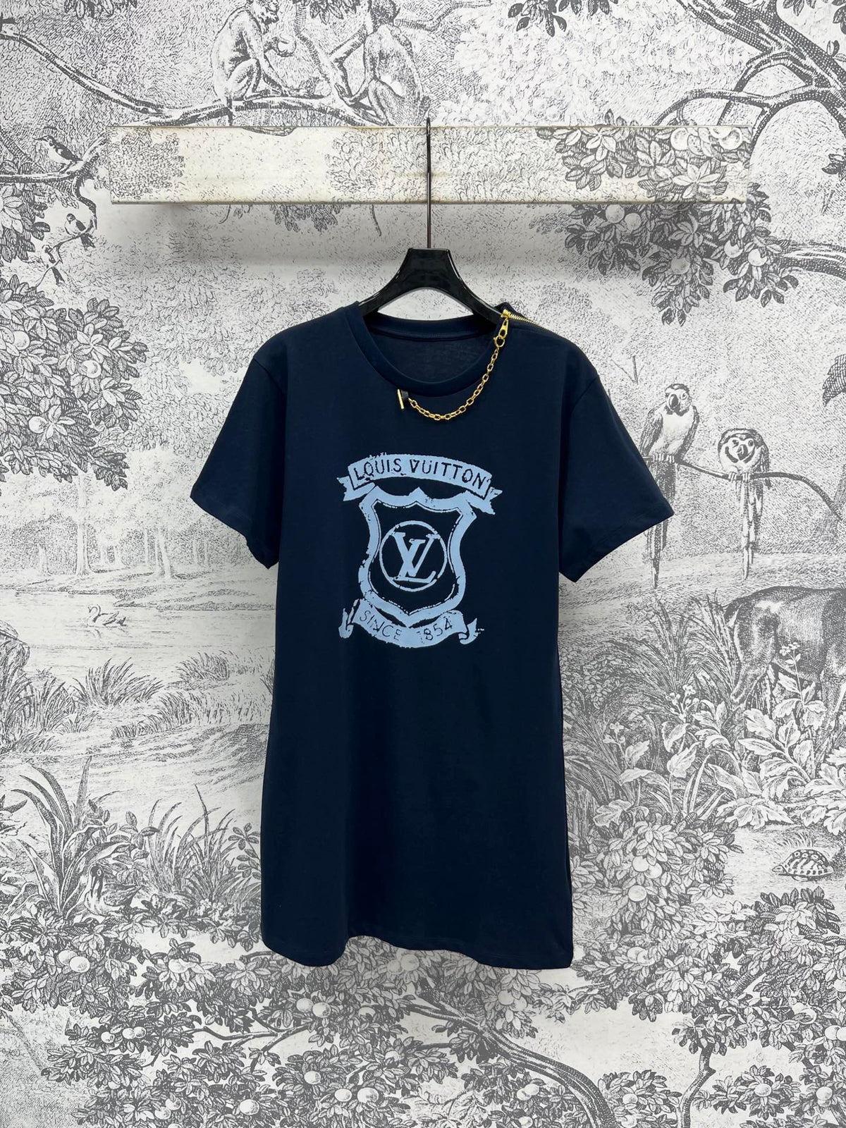 LV 25 Metal Zipper Decoration On The Left Shoulder T- Shirt Black Cotton – Accessorio premium elegante