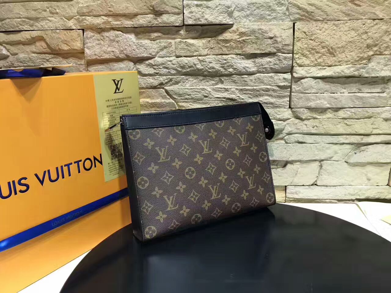 LV POCHETTE VOJAGE MM – Accessorio premium elegante