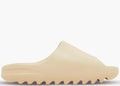 Yeezy Slide Bone – Accessorio premium elegante