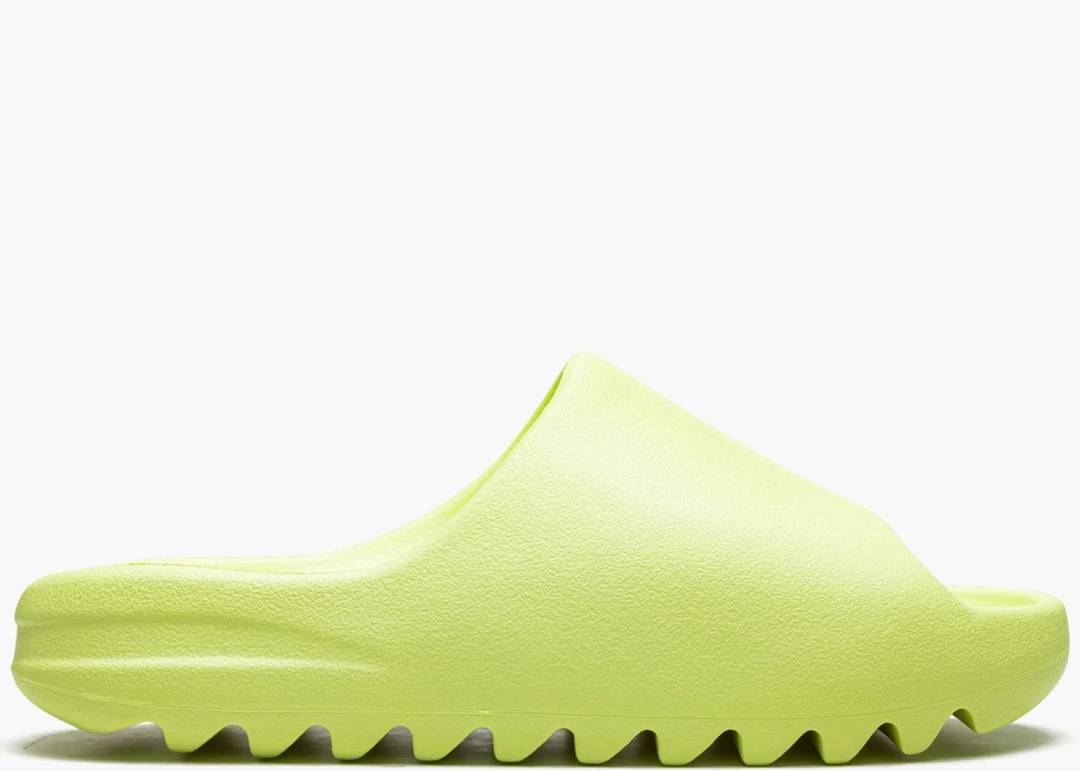 Yeezy Slide Green Glow – Accessorio premium elegante